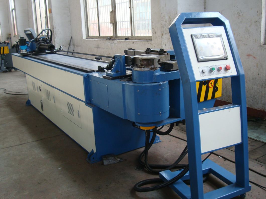 M&aacute;quina curvadora de tubos CNC da empresa sino-italiana GM-76CNC-2A-1s