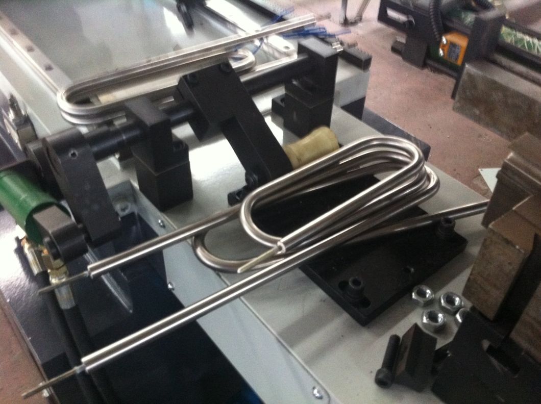 3 सर्वो मोटर के साथ पाइप बेंडिंग मशीन (GM-SB-18CNC)